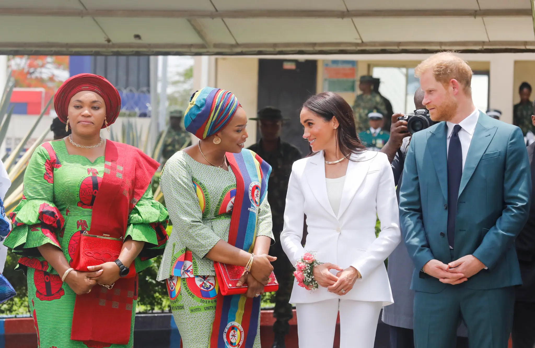 Meghan Markle retro necklace